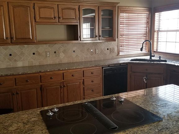 4th image of 1805 NE Oakridge Dr