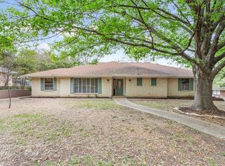 1705 Live Oak Valley Cir, Waco, TX 76710