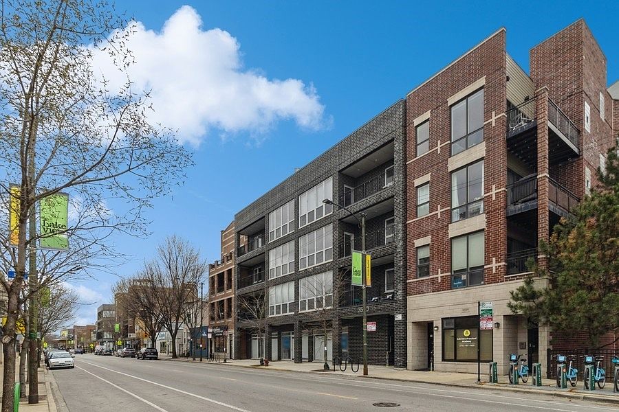 1st image of 3530 N Lincoln Ave #204