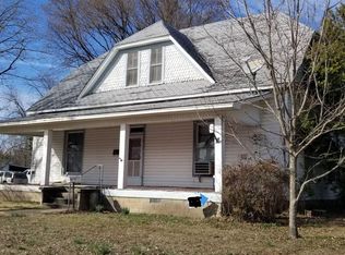110 W Spring St, Ozark, AR 72949