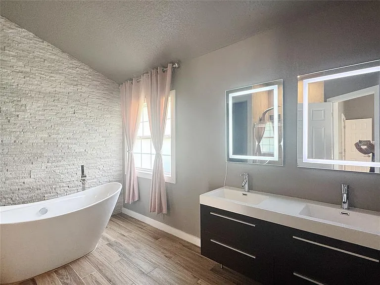 824 Palm Cove Dr — Photo 25