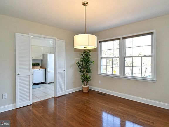 5th image of 3249 Victor Cir