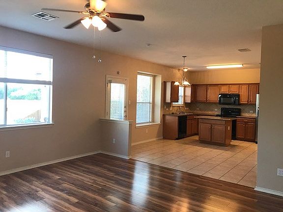 5th image of 912 Aiken Dr