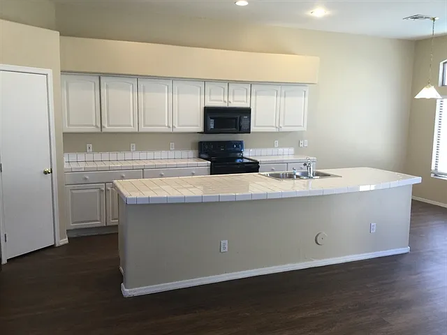 9435 W Pierson St — Photo 3
