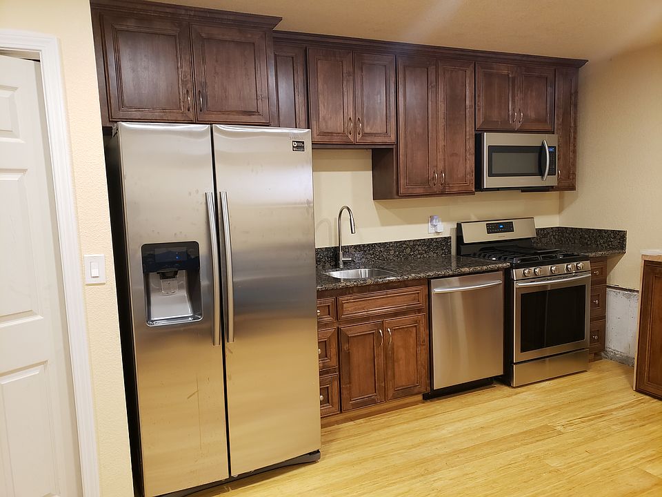 1st image of 6211 Arlington Blvd #B