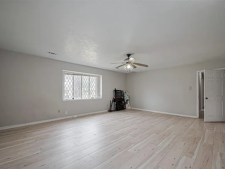 811 Loire Ln — Photo 35