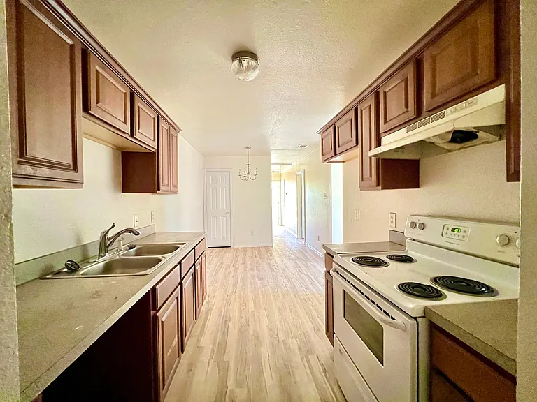 5004 Chapman St #5004 — Photo 9