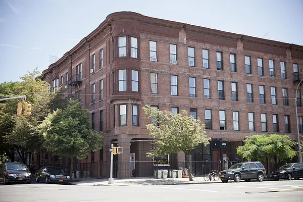 Sold by Skygroup Realty | media 25