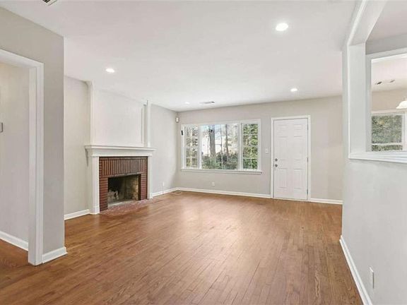 3rd image of 1840 Camellia Dr