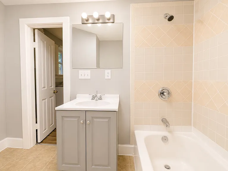 291 E Main St #2E — Photo 11