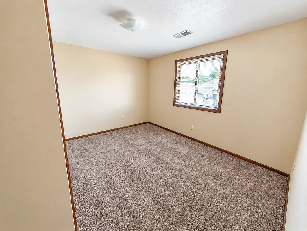 3 bed, 1.0 bath, 1500 sqft, $1,595 — Photo 4