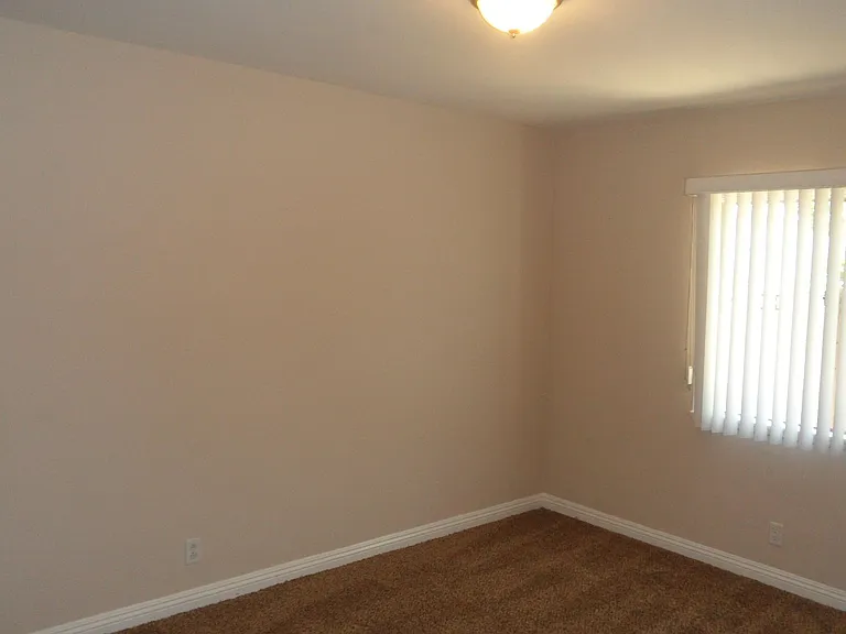 344 N Shattuck Pl — Photo 22