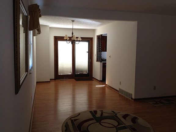 3rd image of 599 Belleview Ave
