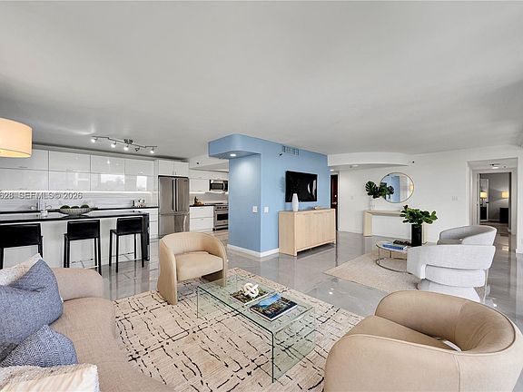 5th image of 2843 S Bayshore Dr APT 6B