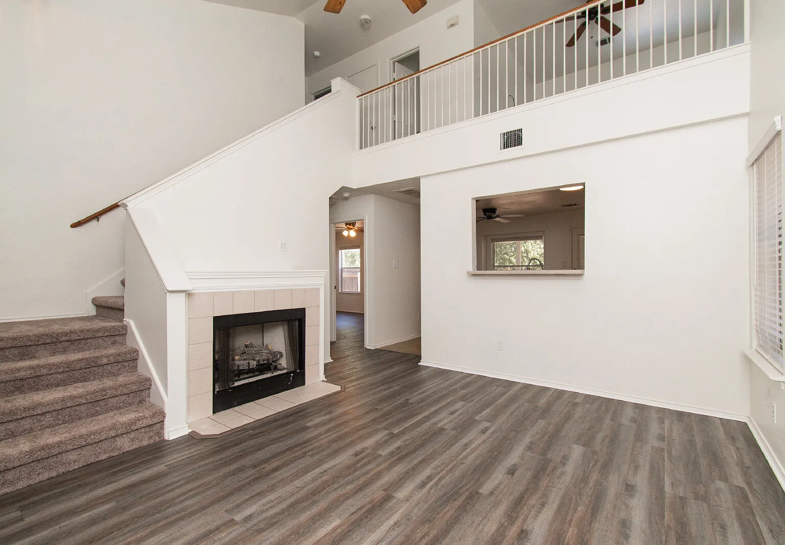 3 bed, 2.0 bath, 1439 sqft, $2,000 — Photo 2