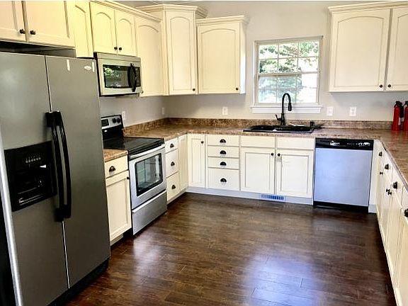 5th image of 224 Blackwood Way