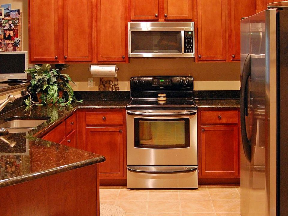 Granite, Stainless, 42" Cabinets in Kitchen