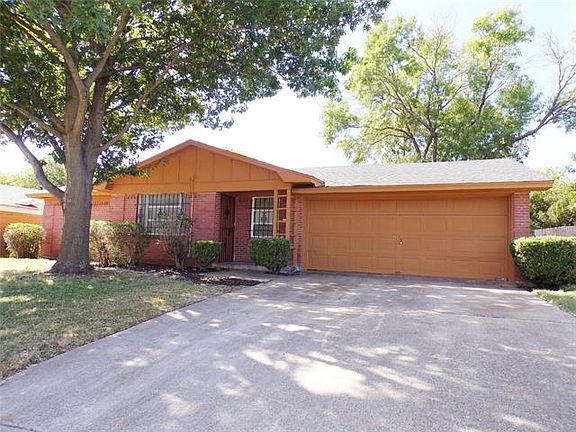 4th image of 1424 Cloverdale Dr