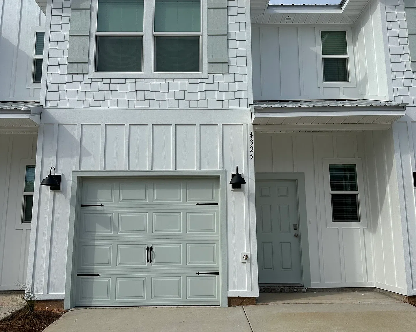 3 bed, 2.5 bath, 1437 sqft, $2,100 — Photo 1