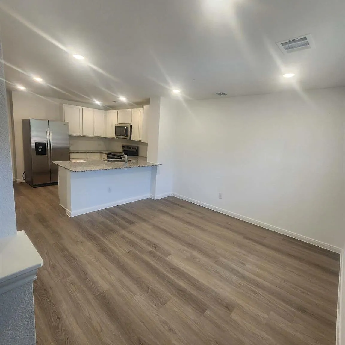 3 bed, 2.0 bath, 1030 sqft, $1,700 — Photo 4