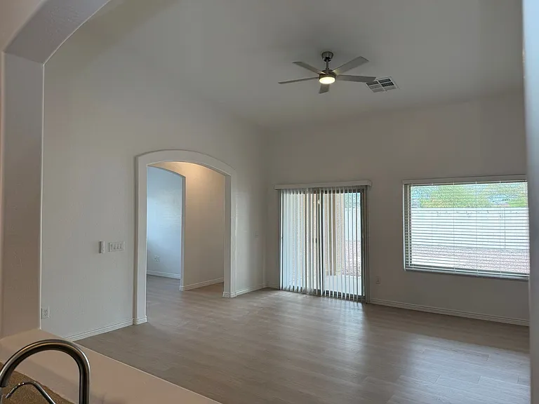 1682 E Fontana Dr — Photo 28