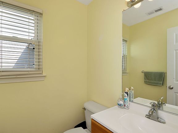 3rd image of 803 Ward Ct