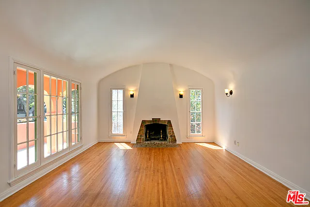 2035 Selby Ave — Photo 5