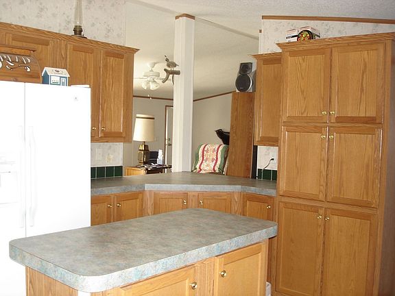 Kitchen pass-trough to Livingroom