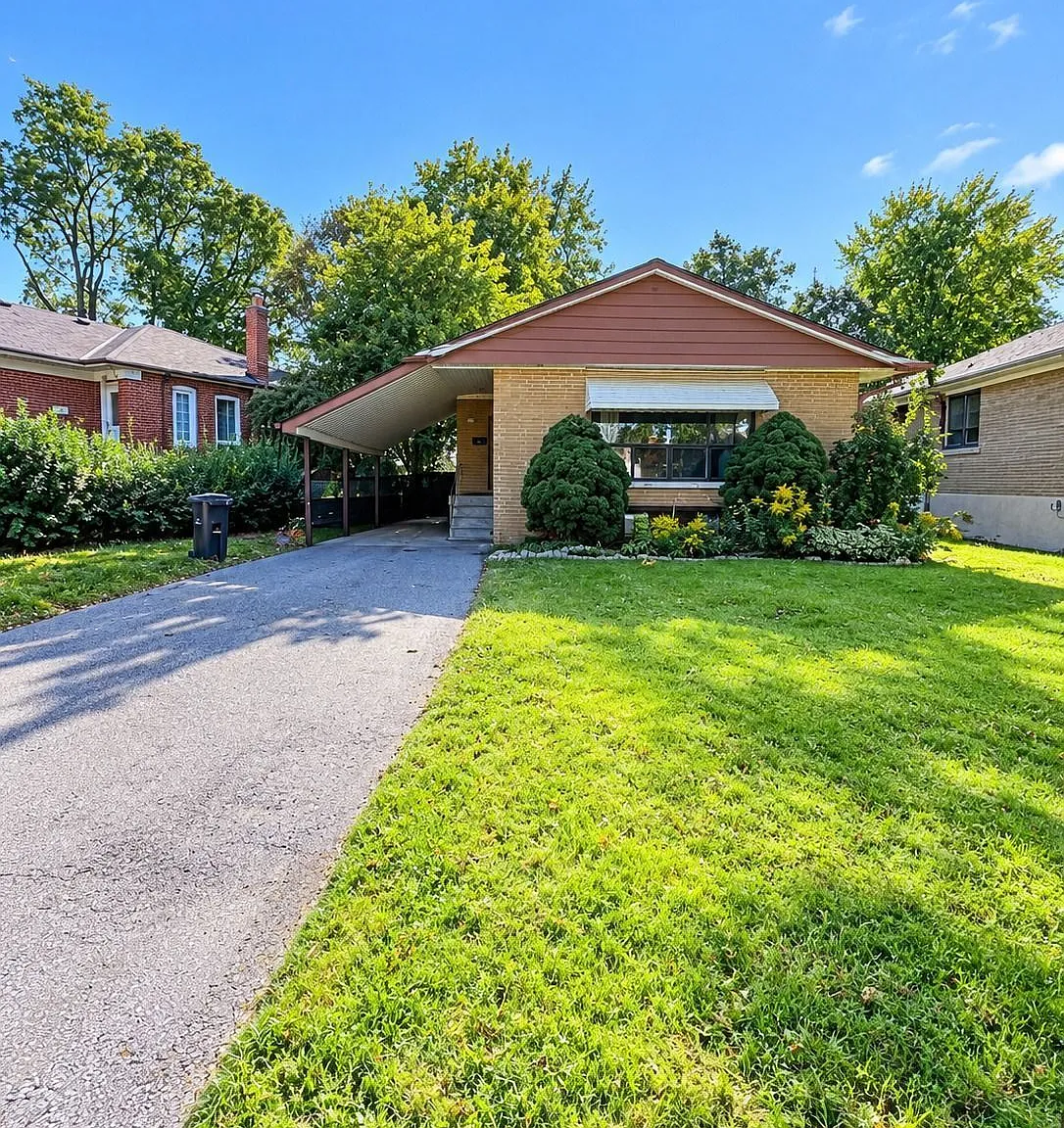 3 bed, $2,400 — Photo 1