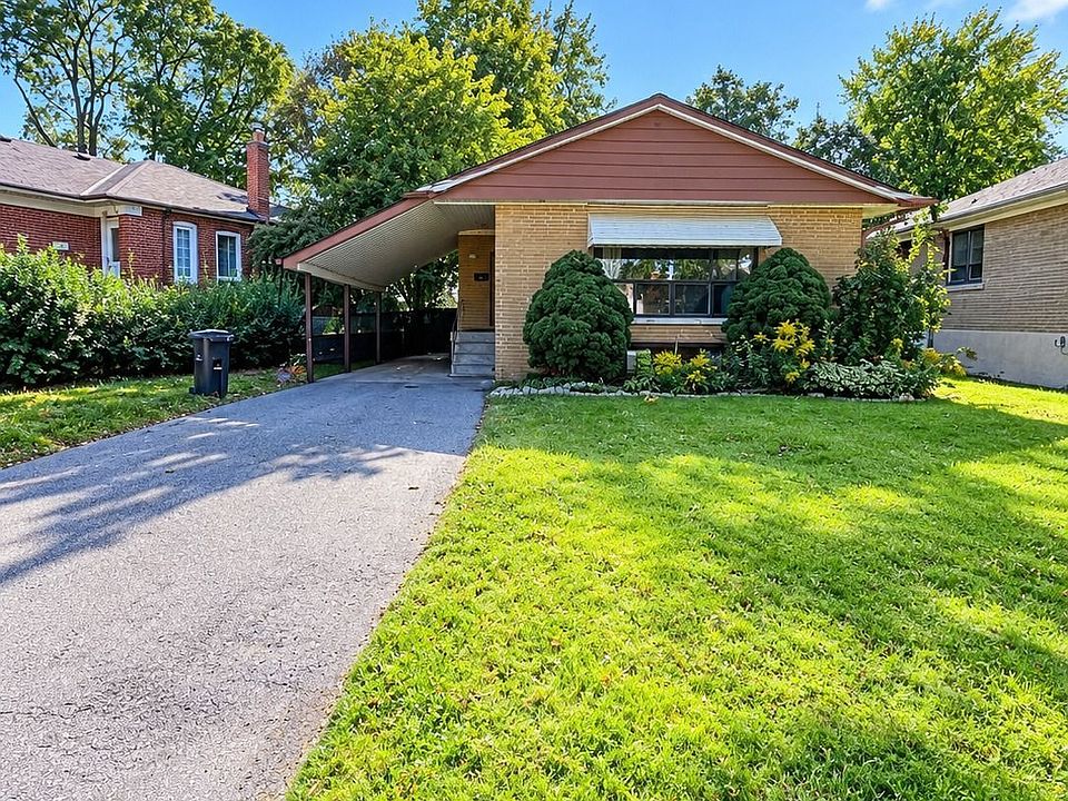 1st image of 21 Mackinac Cres