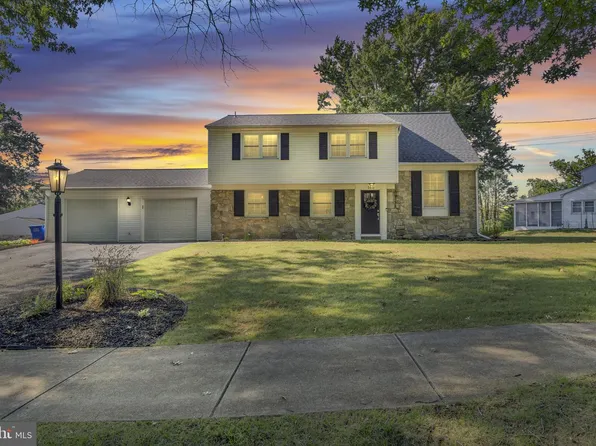 165 Old Ford Dr, Camp Hill, PA 17011