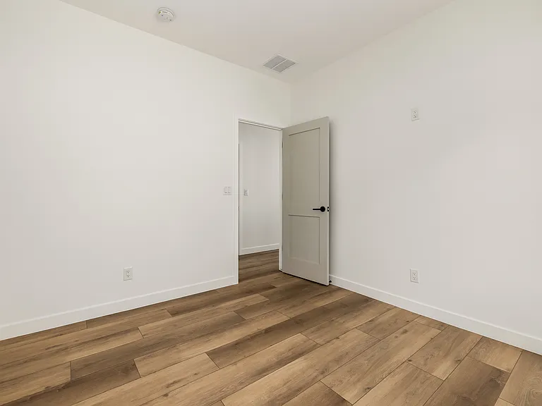 938 E Coronado Rd — Photo 49