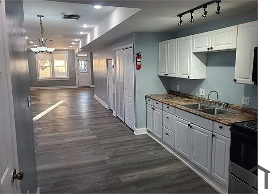2882 Mayfield Ave — Photo 1