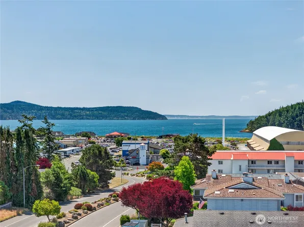 1510 Skyline Way #A-301, Anacortes, WA 98221