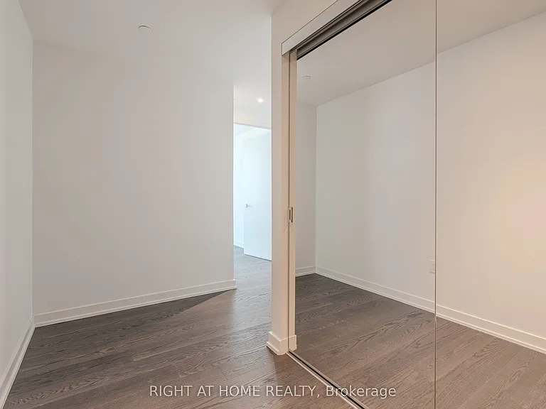 448 Burnhamthorpe Rd W — Photo 14