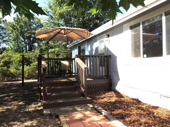 621 Old Stage Ct, Mount Shasta, CA 96067