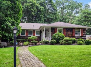 1 Hale Ct, Huntington, NY 11743