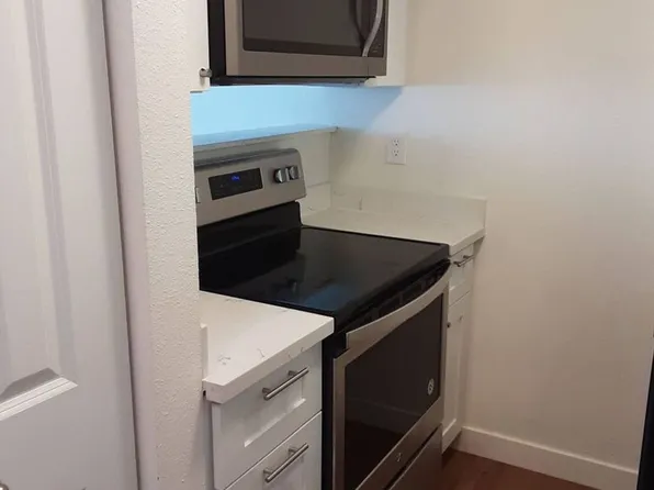 SOCA Townhomes 2005, 2005 Knox Ave APT 6, Bellingham, WA 98225