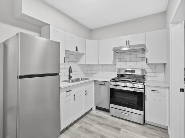 10049 154th St NW #2, Edmonton, AB T5P 2H1