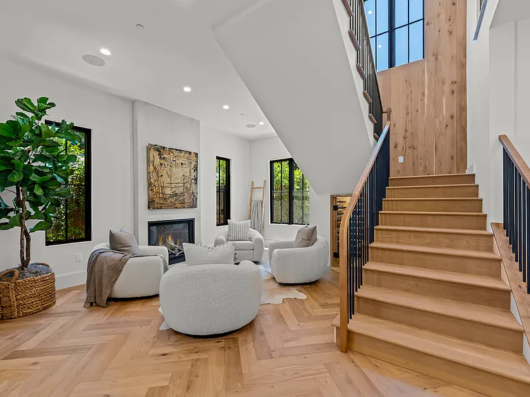 12527 Huston St — Photo 3