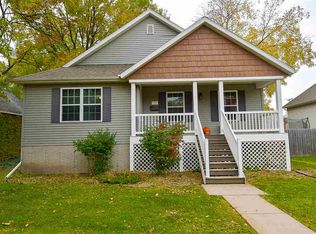 528 9th St SW, Cedar Rapids, IA 52404