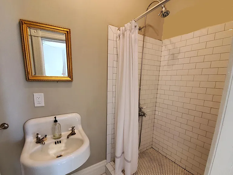 109 Paul St — Photo 20