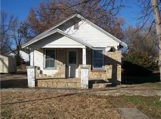 904 Chestnut Ave, Osawatomie, KS 66064