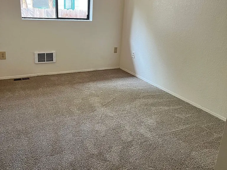 730 E Baldwin Ave — Photo 4