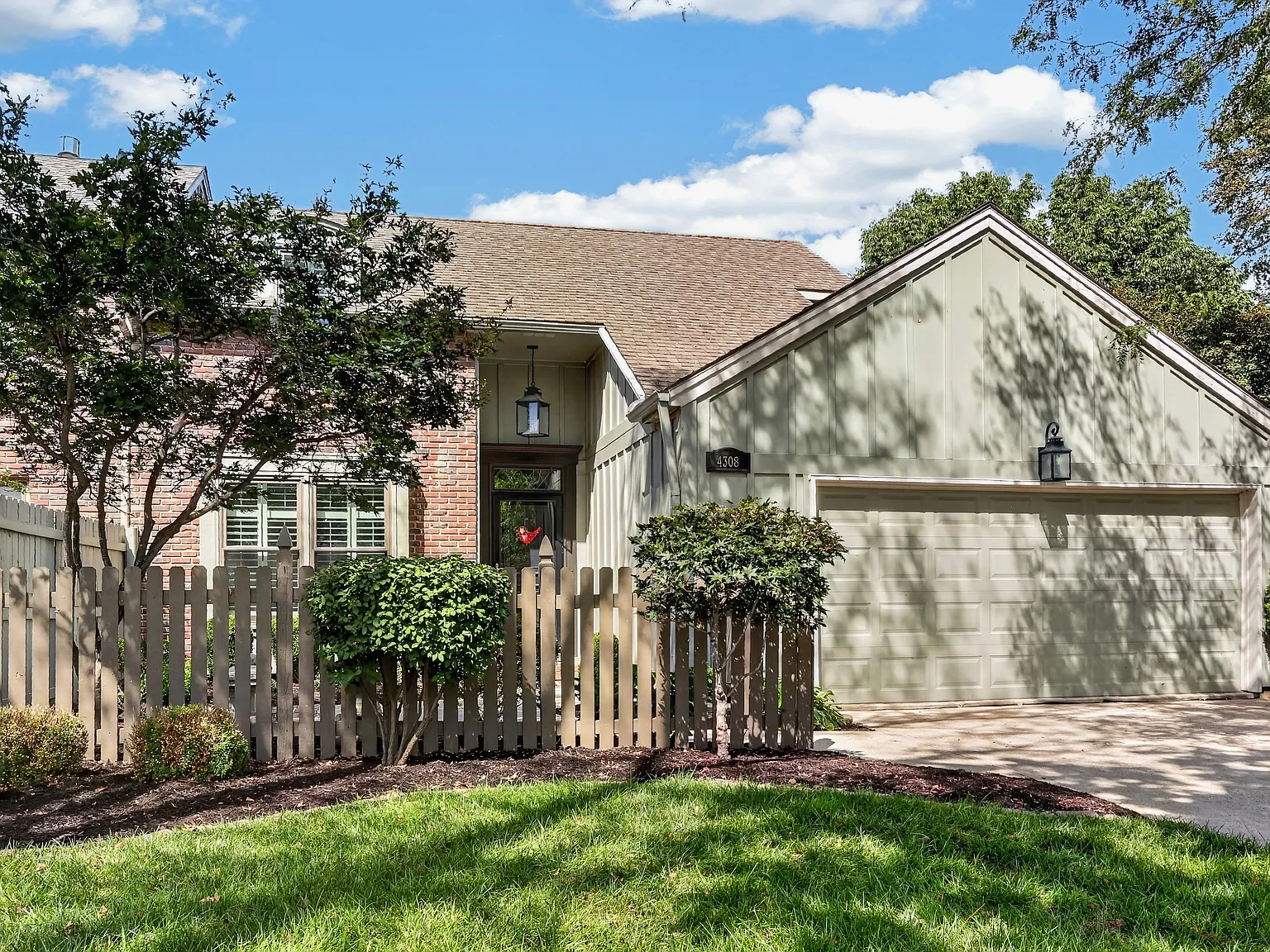 4 bed, 3.5 bath, 2560 sqft, $3,950 — Photo 1