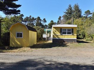 83 NE California St, Yachats, OR 97498