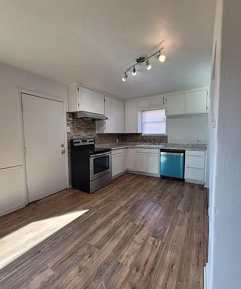 4249 Redbud Ave — Photo 1