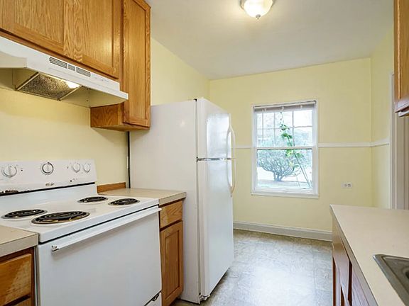 5th image of 2214 Broadway St APT 14