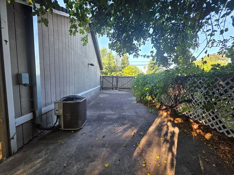 1880 Hayes St — Photo 19