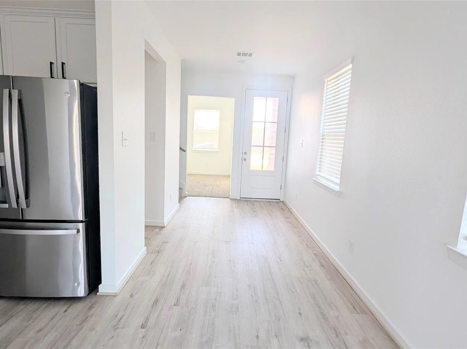 4 bed, 2.5 bath, 2041 sqft, $2,700 — Photo 4
